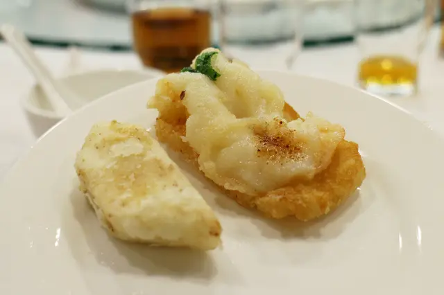 鍋貼大明蝦拼大良鮮奶球