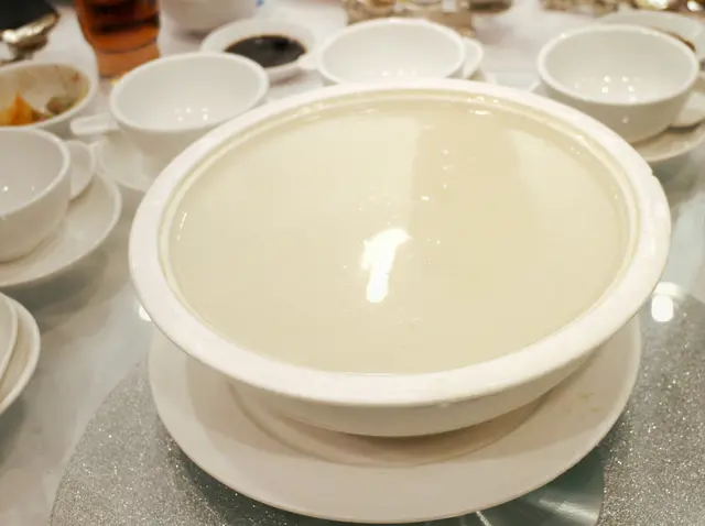 銀杏腐竹馬蹄梅肉煲豬肚湯