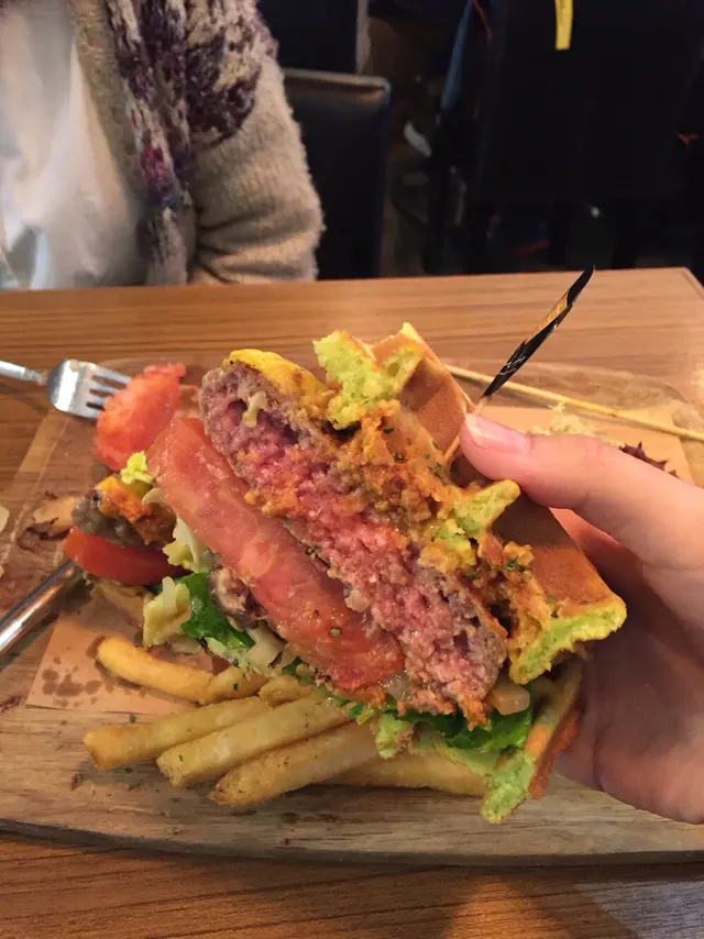 漢堡窩夫伴薯條