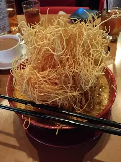 冬蔭湯特色雞肉炸麵