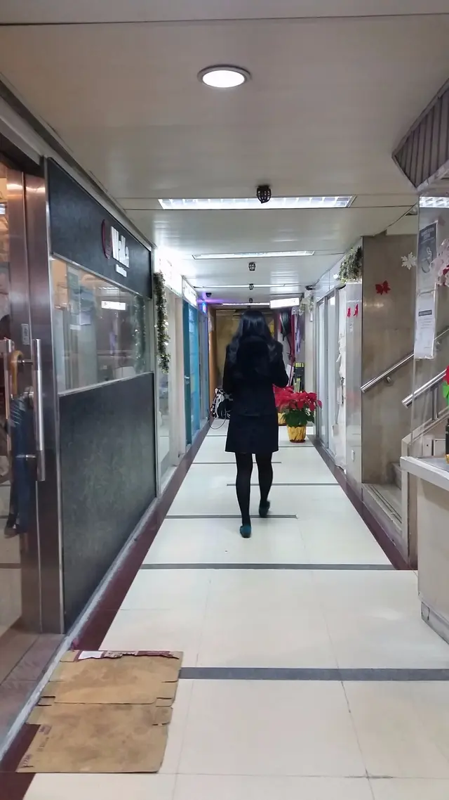 行到尾左面便是。