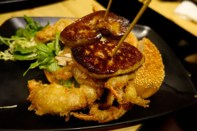 雙鵝肝軟殼蟹漢堡