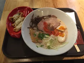 Ramen  with  pork  soup  and  charsiu