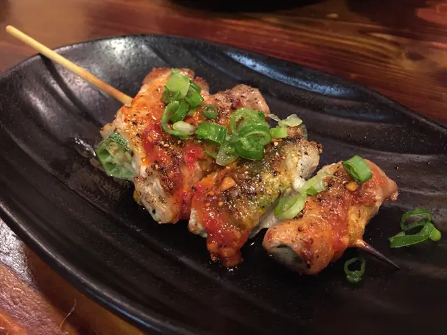 鹽燒黑豚肉秋葵卷