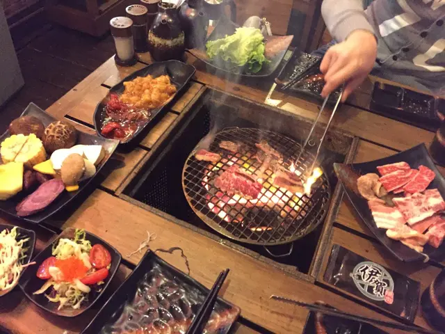 帶骨牛仔骨，極上牛小排，伊賀一口牛，牛舌，醬油豬頸肉，五花腩薄切