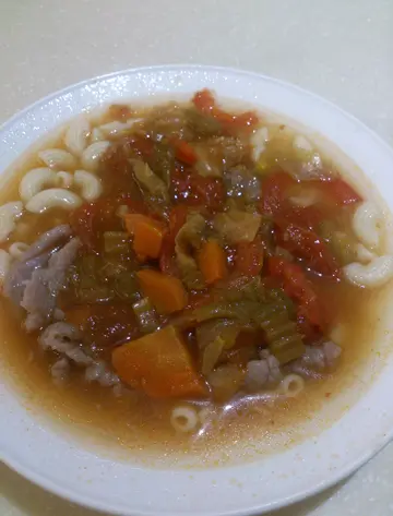 有机什菜鲜茄浓汤鲜牛肉通粉