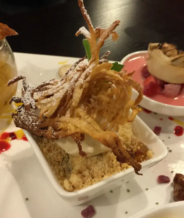 下面熱蘋果粒 ， 中間雪糕