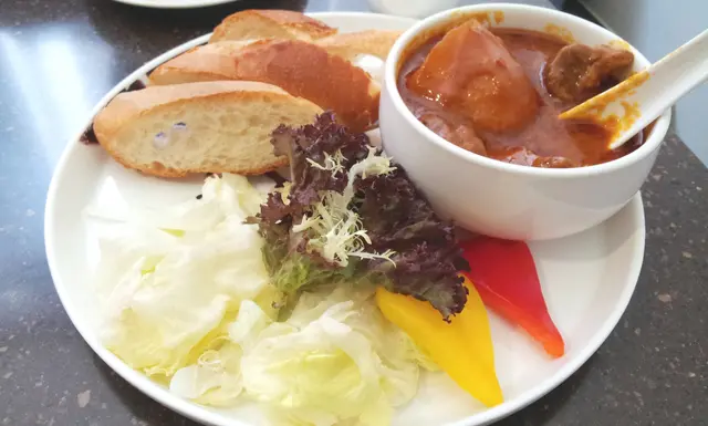 咖喱牛腩佐法國麵包