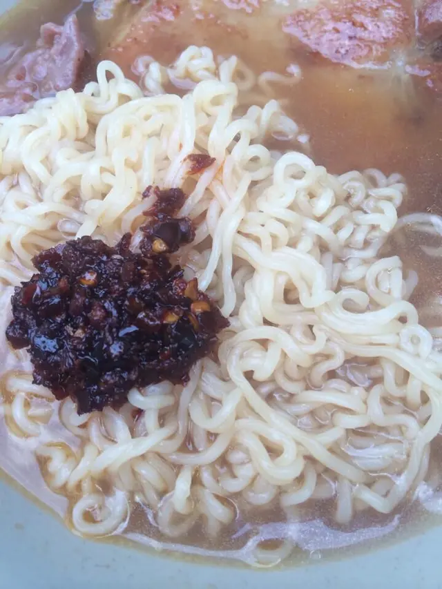 太陽蛋豬扒沙嗲牛出前一丁