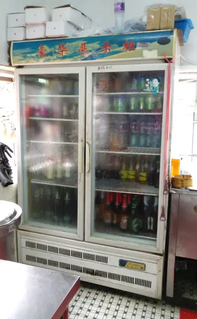 除熱茶外, 更有汽水啤酒提供