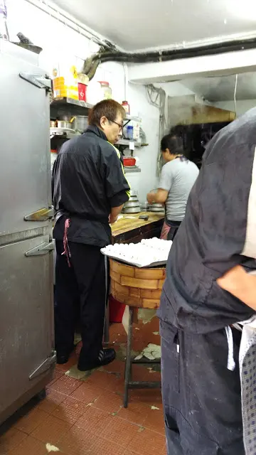 腸粉則要走進廚房入面問點心師傅取