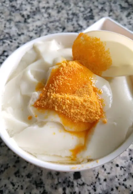 喜歡滑溜的豆腐花加上脆脆黃糖的口感