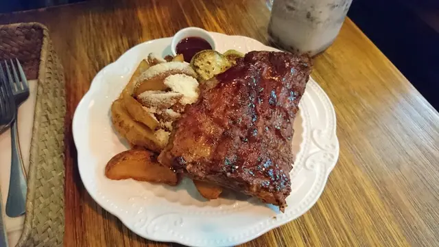 估唔到士多啤梨同肉都可以咁夾！