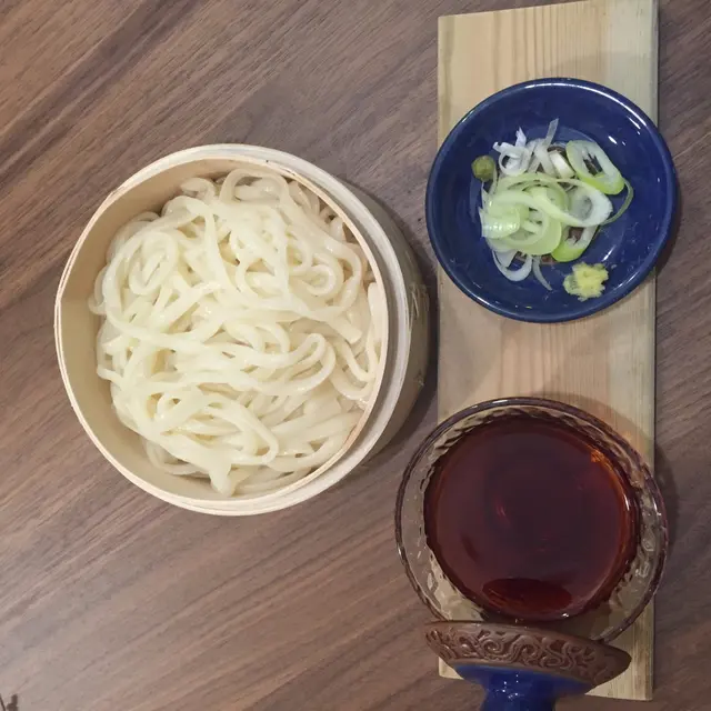 冷稻庭烏冬配自家調配鰹魚昆布汁