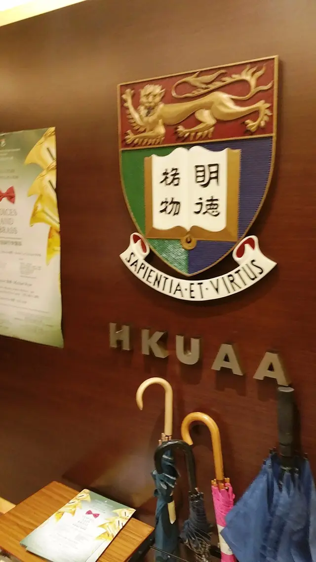 久違了的校徽, 激動得有點手震