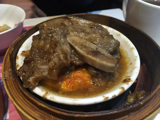 必食。肉很软，黑椒汁把肉浸的特别棒，咬一口，满嘴的鲜肉黑椒味