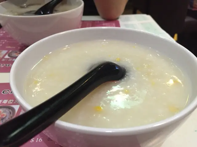 男票比较喜欢喝玉米粥，不过他家的比较甜，他不是太喜欢