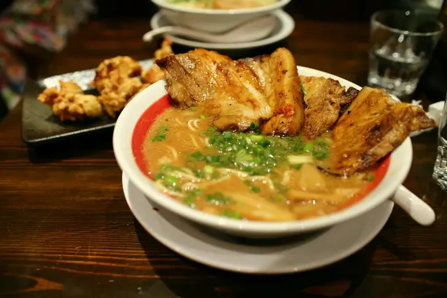 特盛炙熱豚肉拉麵