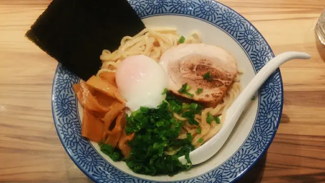 好食過哩間鋪嘅沾麵，但同沾麵問題一樣，上菜嘅時候已經只係微暖