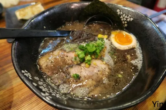 黑蒜豚骨湯拉麵