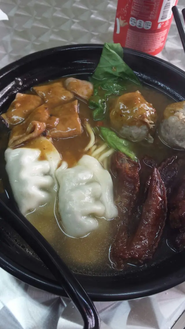 韭菜餃豬腸雞翼尖牛丸油麵