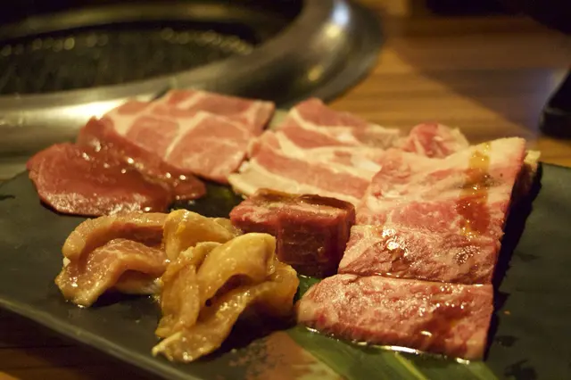 一口和牛，豬頸肉