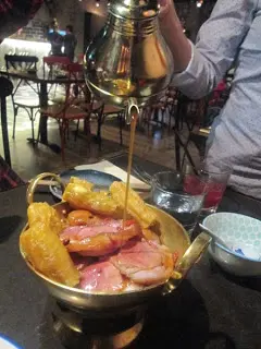 上枱時才注入肉骨茶湯