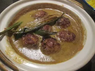 咖喱汁的斑蘭味並突出, 但滿有椰香