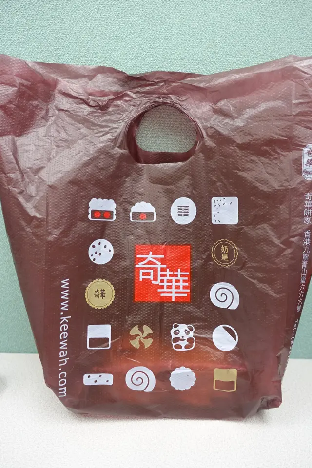 無密封包裝的麵包,店員會給予一個膠袋