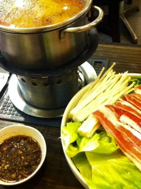 冬陰功肥牛火鍋烏冬