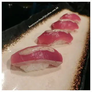 吞拿魚他他燒芝麻醬