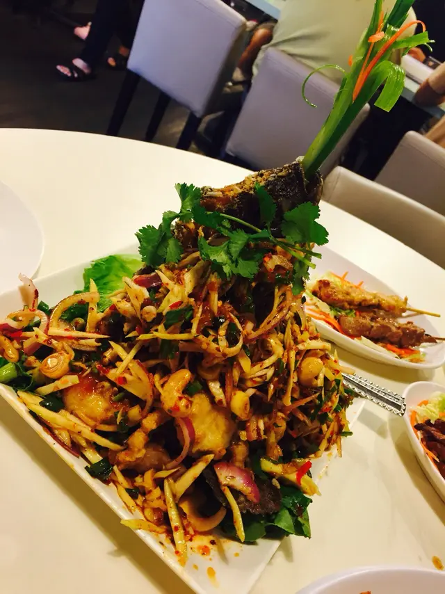 泰皇秘制鰂魚沙律