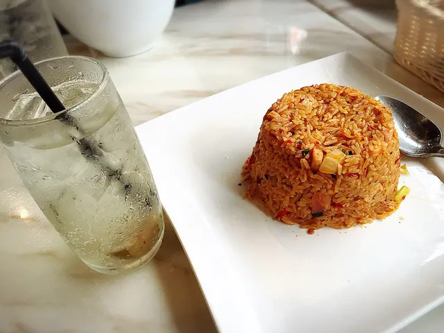 泰式豬頸肉炒飯