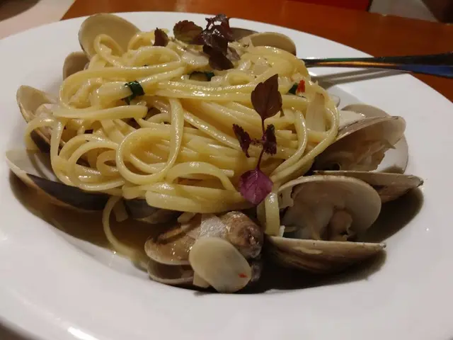 香辣蒜片白酒汁鮮蜆肉扁意粉