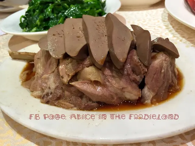 鹵水大鵝肝拼鵝肉片