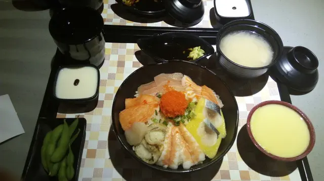 麥茶+枝豆+味增湯+海鮮飯+茶碗蒸蛋+布甸
P.S. 麥茶、味增湯、白飯&菜任食

味道一般，但係抵食👍👍

而且效率高 (如果未能於15 mins內上菜，會贈送免費食卷 )