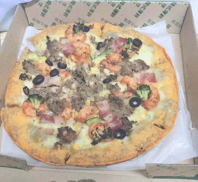 黃金蝦仁烤肉薄餅