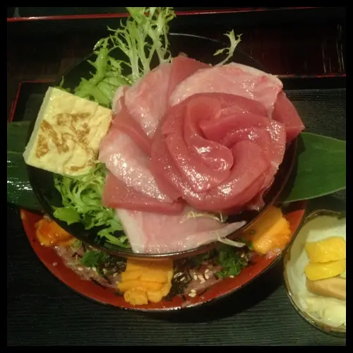 超豪華賣相超靚的一個母親節期間限定海鮮丼。
