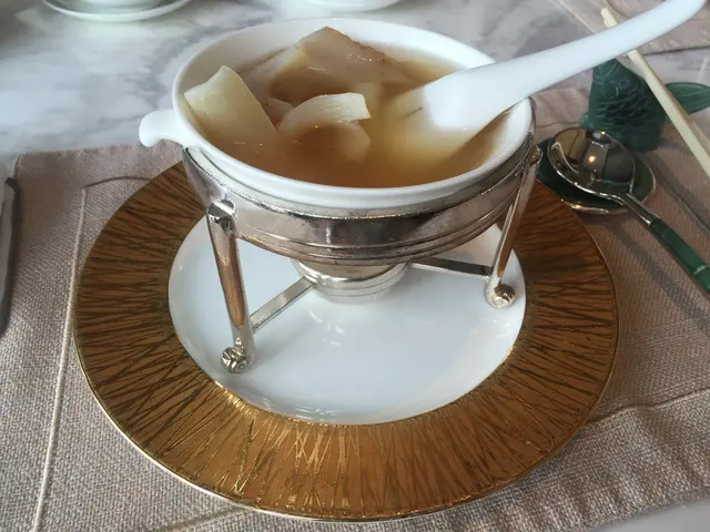 竹笙花膠燉海參