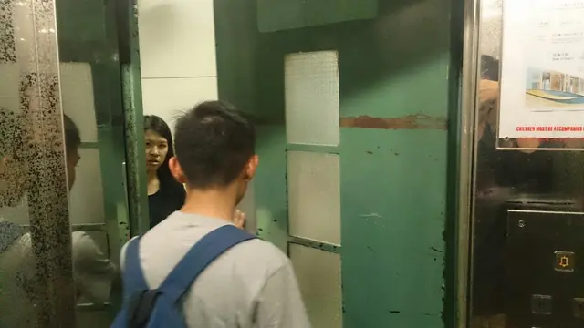 每次去也要乘這部推門的電梯! 難忘十分