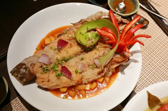 香脆筍殼魚伴鮮果蜜餞甜酸汁