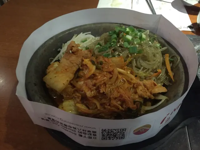 鐵板泡菜芽菜豬肉粉絲