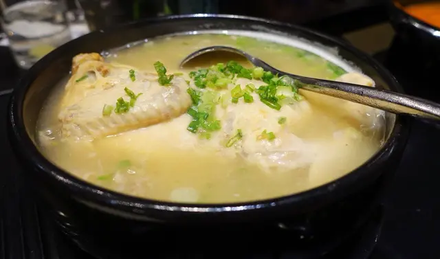 雞好滑,湯好好飲,撈飯食好正!