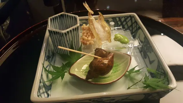 炸左既海鰻仍保留魚味，又香口。螺肉好鮮，好好味。 其他一般。