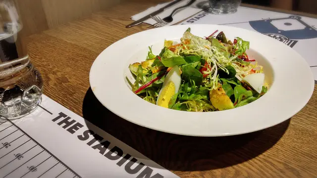 THE STADIUM SALAD 特式球迷沙律