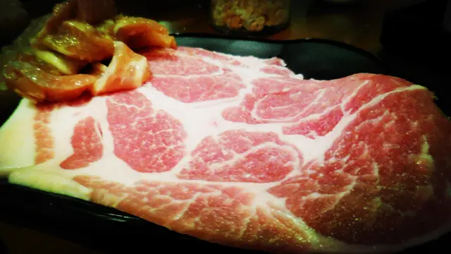 呢個見D紋咁靚就知好食啦~建議店長係menu 列明係豬定牛會較好!