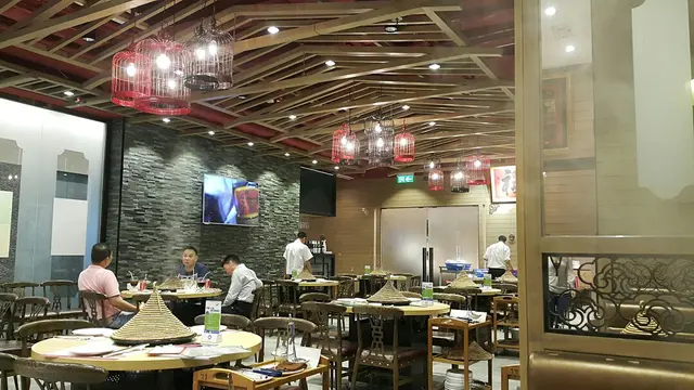 樓頂夠高， 舒適寬敞