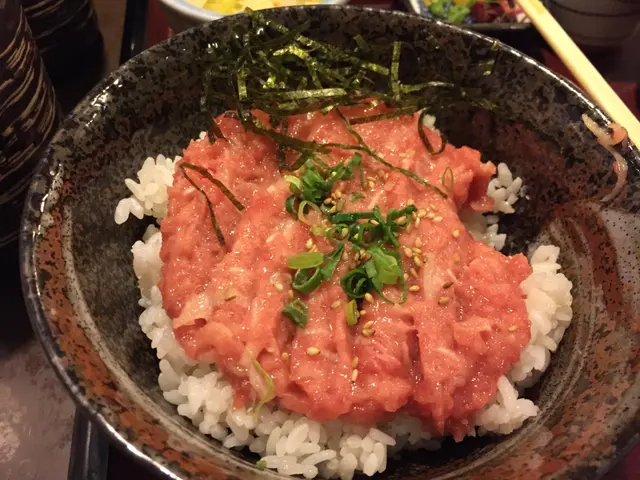 香蔥伴藍吞拿魚腩蓉丼定食