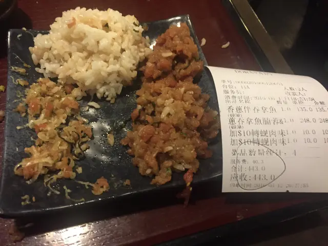 吃了幾口,還是放棄了,埋單走人好了