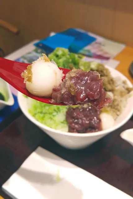 還有紅豆蓉和白玉丸子, 增加口感和味道